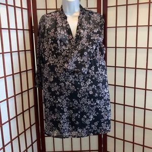 A size Medium Maternity Blouse